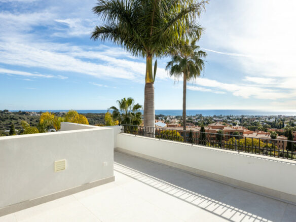FOR SALE 🏡 Turnkey Luxury Villa with Panoramic Sea Views – Los Flamingos, Benahavís