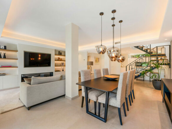 FOR SALE 🏡 Stylish Designer Townhouse with Panoramic Views – La Quinta Hills, Benahavís