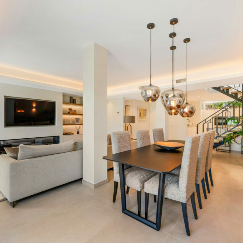 FOR SALE 🏡 Stylish Designer Townhouse with Panoramic Views – La Quinta Hills, Benahavís