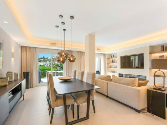 FOR SALE 🏡 Stylish Designer Townhouse with Panoramic Views – La Quinta Hills, Benahavís