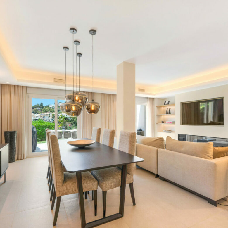 FOR SALE 🏡 Stylish Designer Townhouse with Panoramic Views – La Quinta Hills, Benahavís