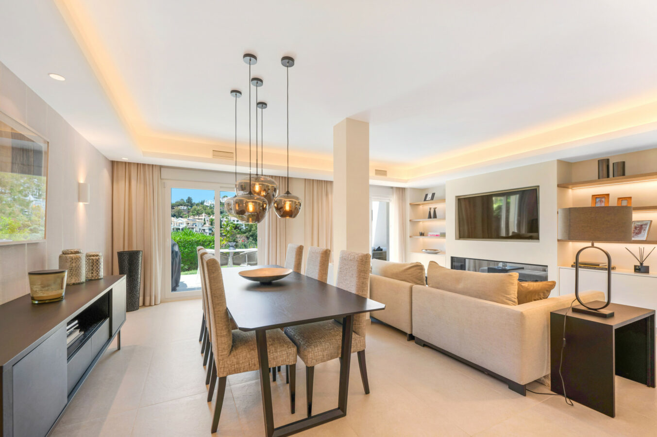 FOR SALE 🏡 Stylish Designer Townhouse with Panoramic Views – La Quinta Hills, Benahavís