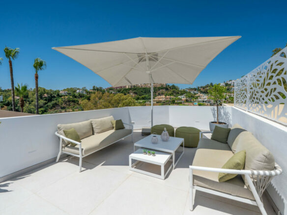 FOR SALE 🏡 Stylish Designer Townhouse with Panoramic Views – La Quinta Hills, Benahavís