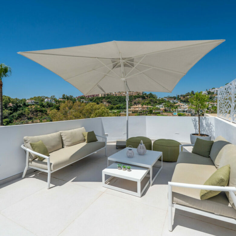 FOR SALE 🏡 Stylish Designer Townhouse with Panoramic Views – La Quinta Hills, Benahavís