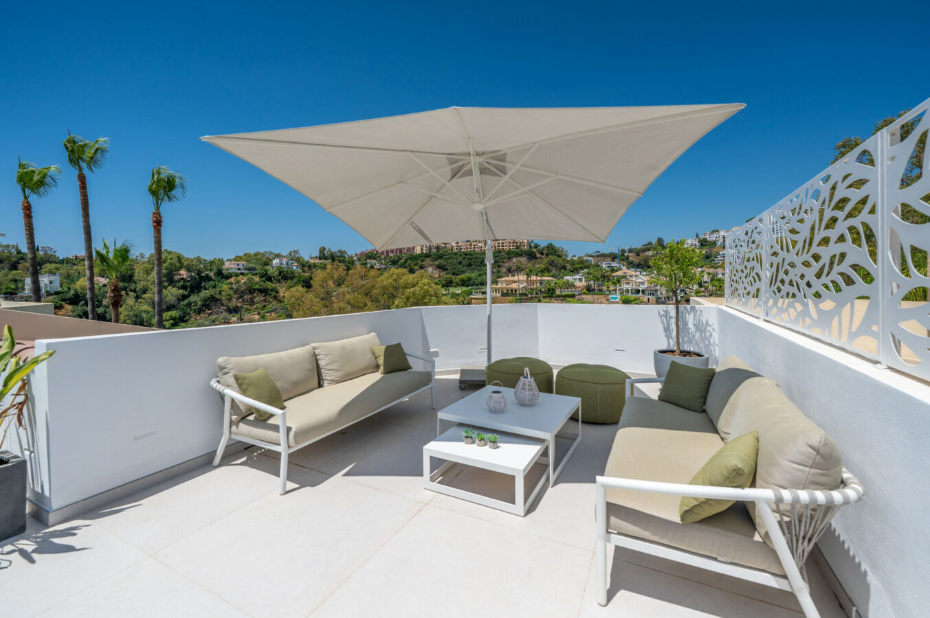 FOR SALE 🏡 Stylish Designer Townhouse with Panoramic Views – La Quinta Hills, Benahavís