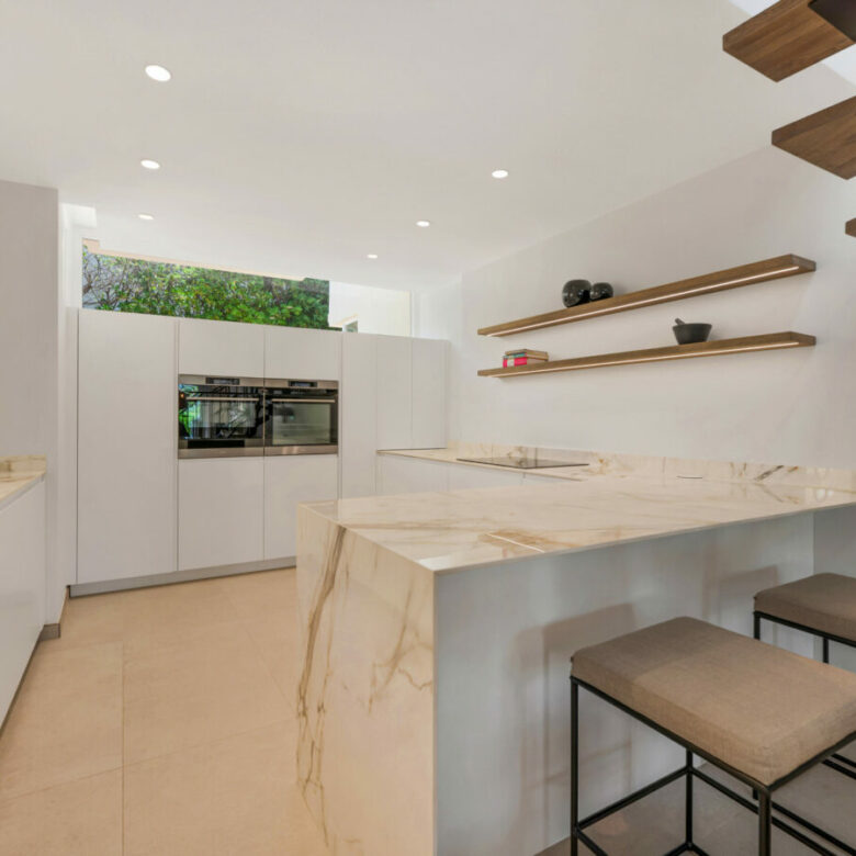 FOR SALE 🏡 Stylish Designer Townhouse with Panoramic Views – La Quinta Hills, Benahavís