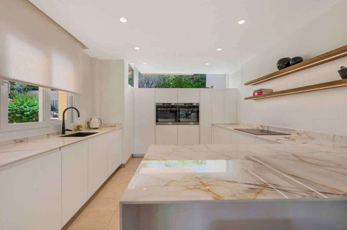 FOR SALE 🏡 Stylish Designer Townhouse with Panoramic Views – La Quinta Hills, Benahavís