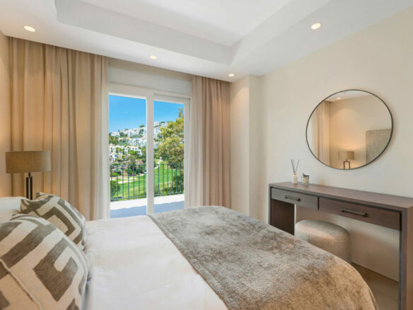 FOR SALE 🏡 Stylish Designer Townhouse with Panoramic Views – La Quinta Hills, Benahavís