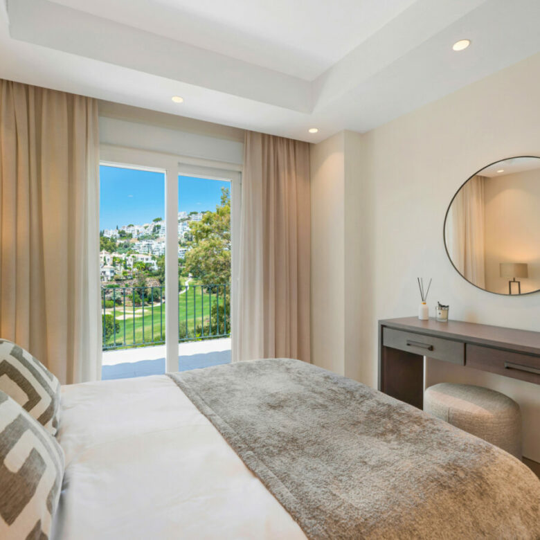 FOR SALE 🏡 Stylish Designer Townhouse with Panoramic Views – La Quinta Hills, Benahavís