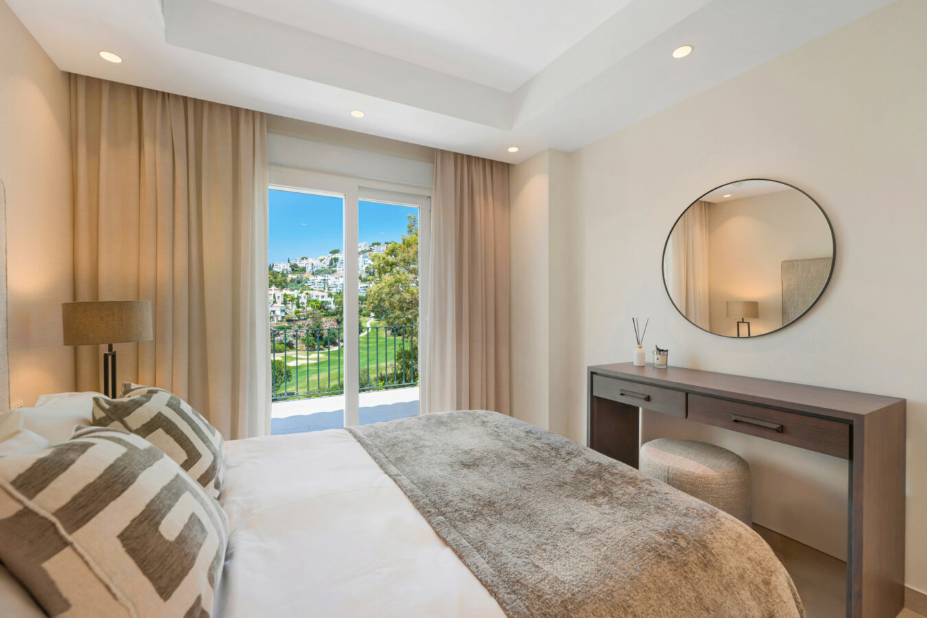FOR SALE 🏡 Stylish Designer Townhouse with Panoramic Views – La Quinta Hills, Benahavís