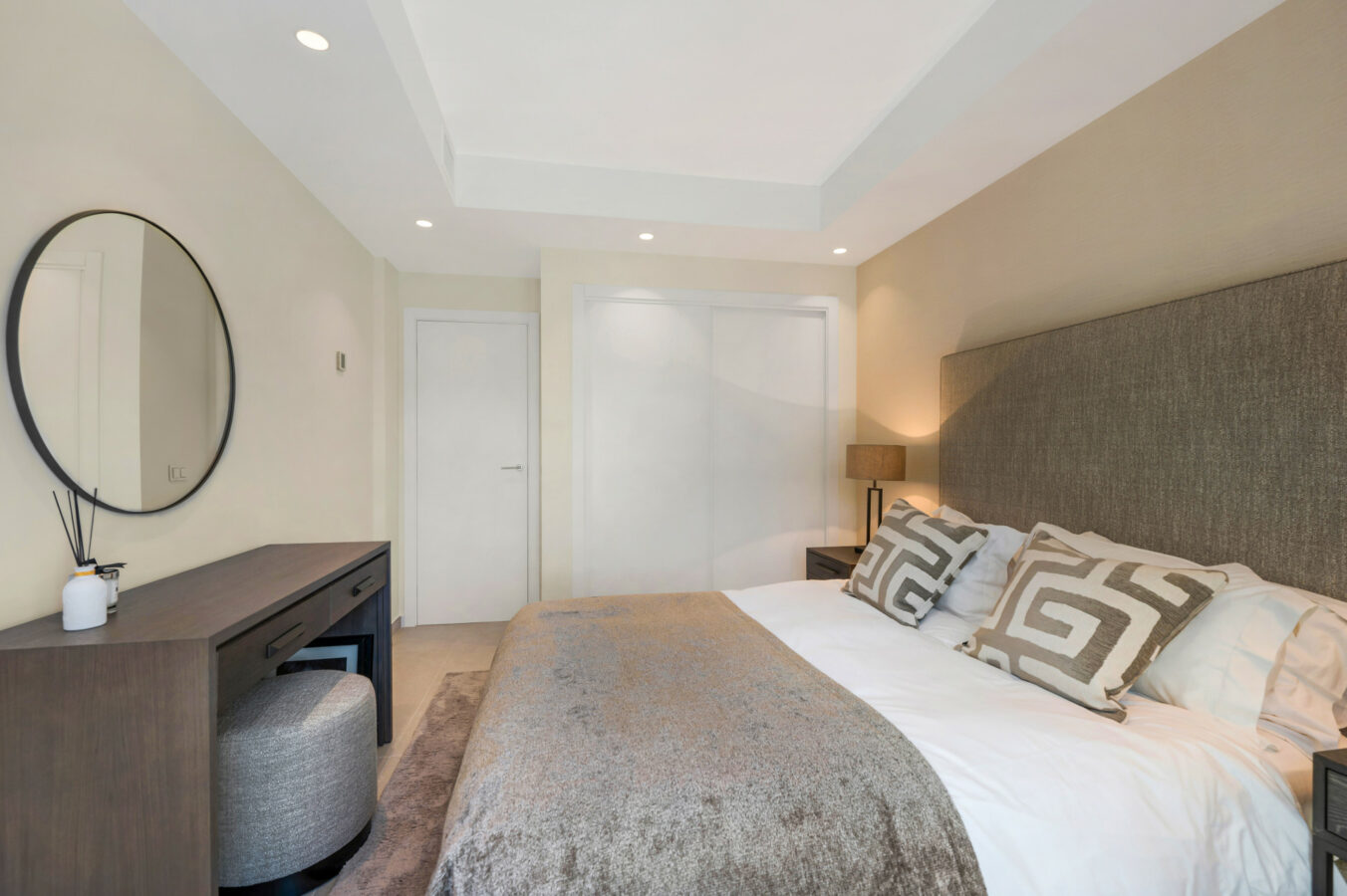 FOR SALE 🏡 Stylish Designer Townhouse with Panoramic Views – La Quinta Hills, Benahavís