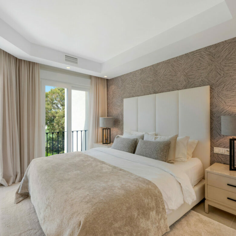 FOR SALE 🏡 Stylish Designer Townhouse with Panoramic Views – La Quinta Hills, Benahavís