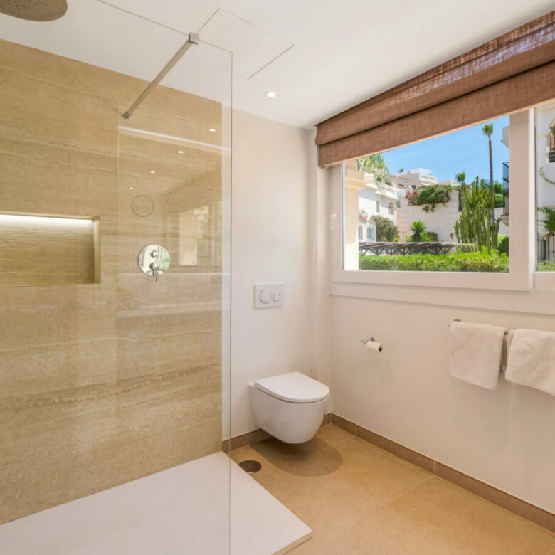 FOR SALE 🏡 Stylish Designer Townhouse with Panoramic Views – La Quinta Hills, Benahavís