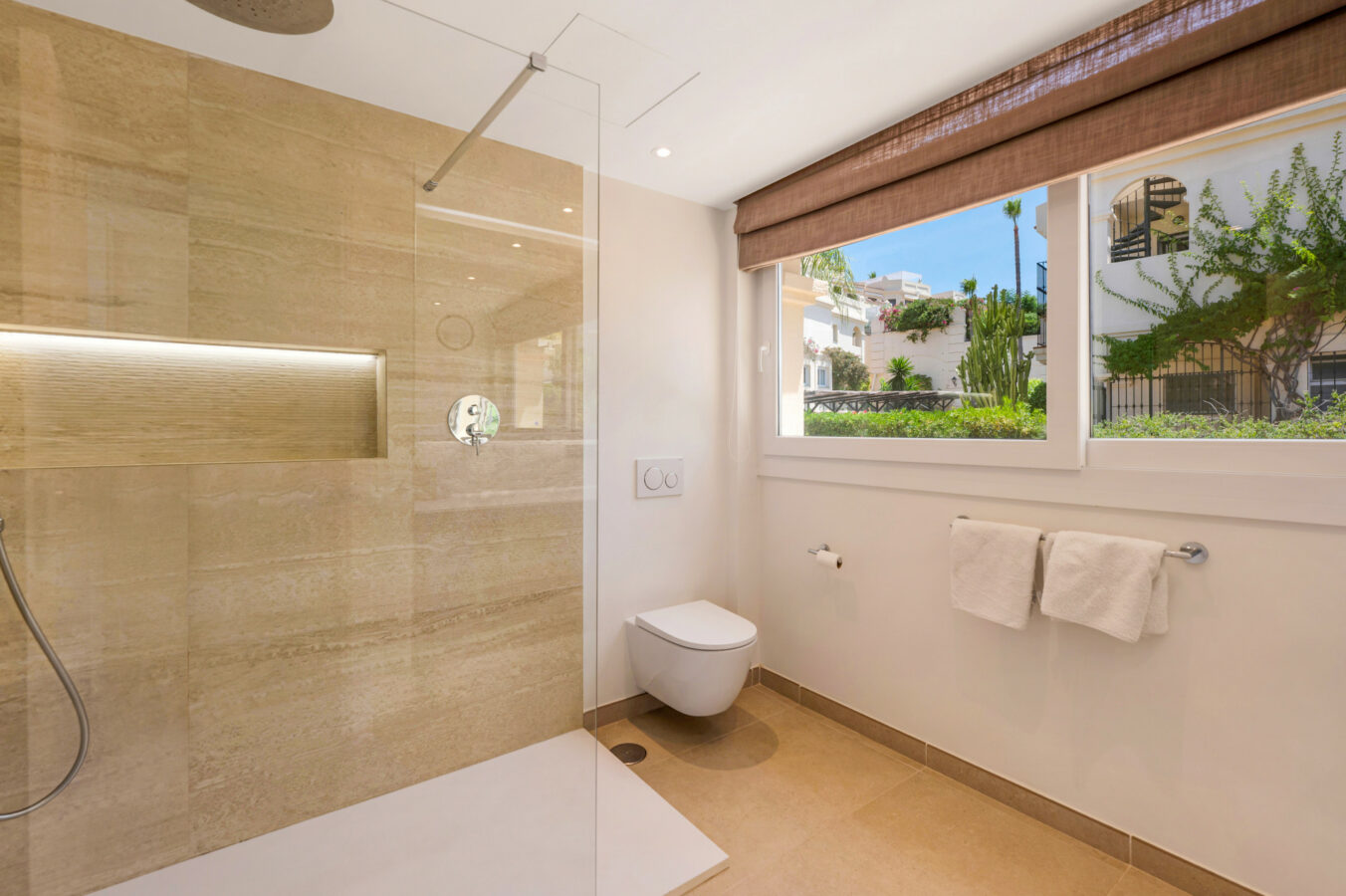 FOR SALE 🏡 Stylish Designer Townhouse with Panoramic Views – La Quinta Hills, Benahavís