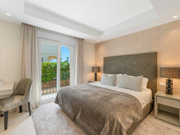 FOR SALE 🏡 Stylish Designer Townhouse with Panoramic Views – La Quinta Hills, Benahavís