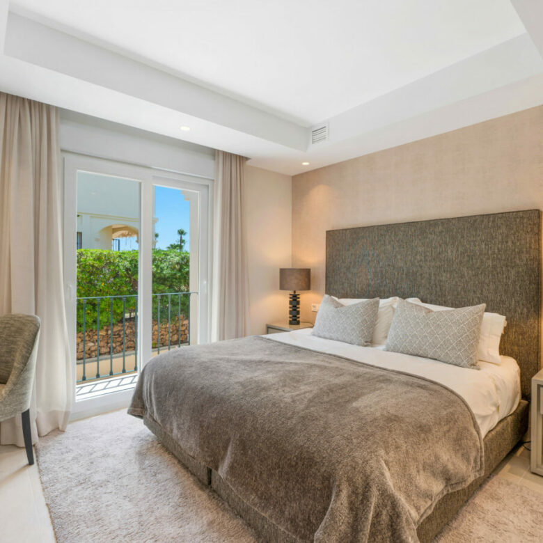 FOR SALE 🏡 Stylish Designer Townhouse with Panoramic Views – La Quinta Hills, Benahavís