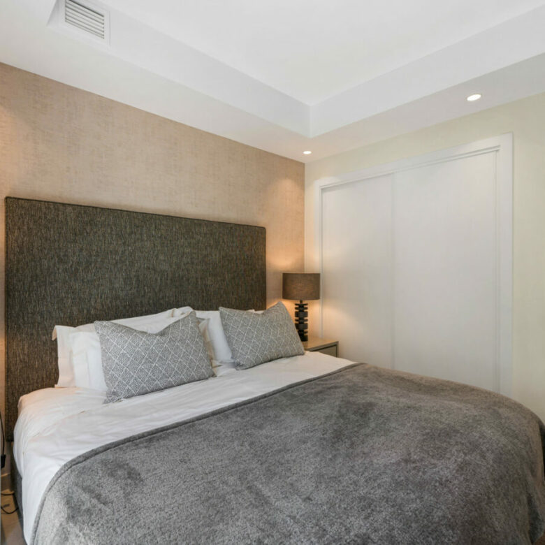 FOR SALE 🏡 Stylish Designer Townhouse with Panoramic Views – La Quinta Hills, Benahavís