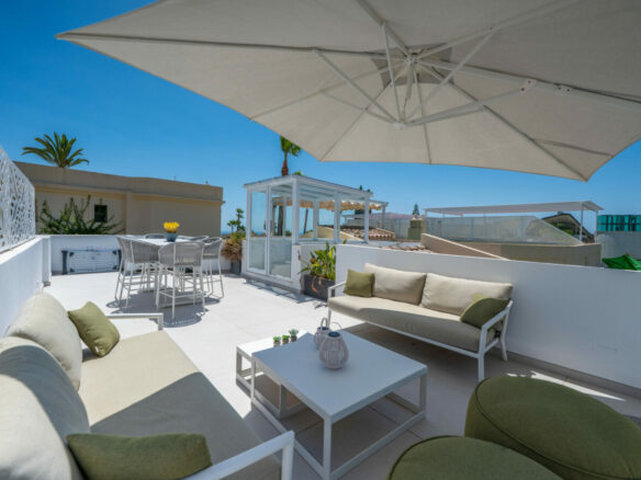 FOR SALE 🏡 Stylish Designer Townhouse with Panoramic Views – La Quinta Hills, Benahavís
