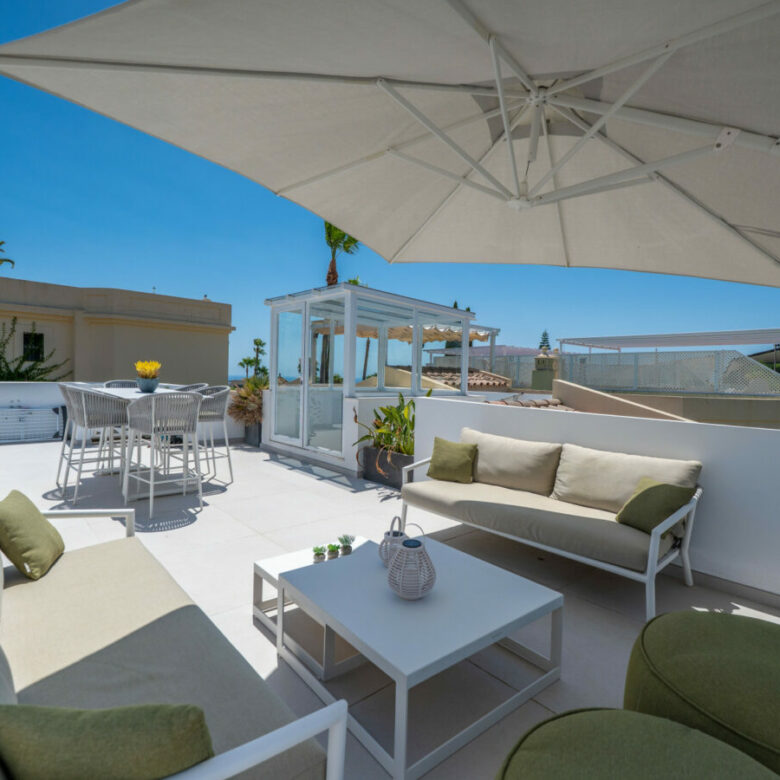 FOR SALE 🏡 Stylish Designer Townhouse with Panoramic Views – La Quinta Hills, Benahavís