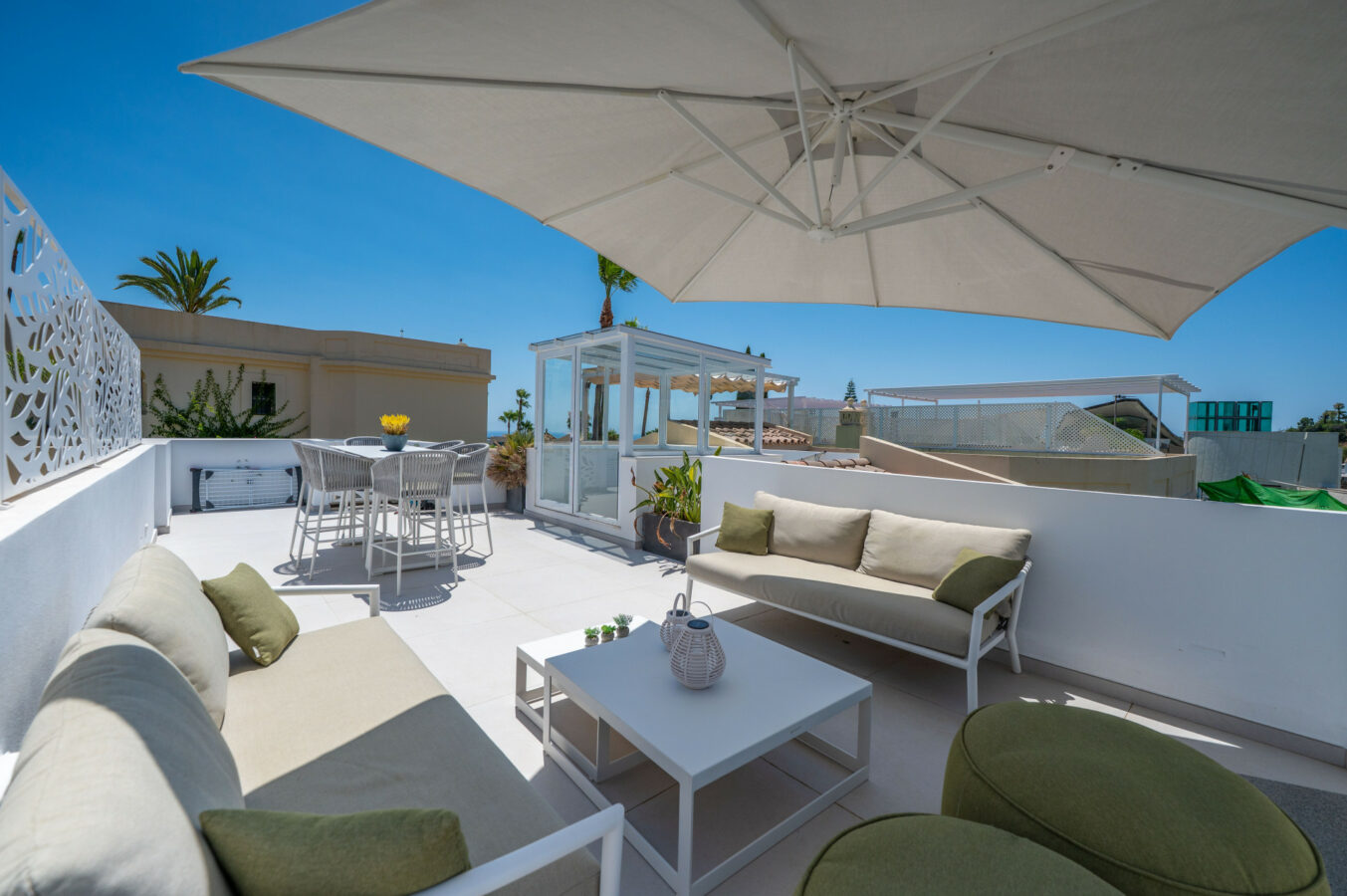 FOR SALE 🏡 Stylish Designer Townhouse with Panoramic Views – La Quinta Hills, Benahavís