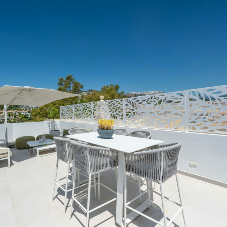 FOR SALE 🏡 Stylish Designer Townhouse with Panoramic Views – La Quinta Hills, Benahavís