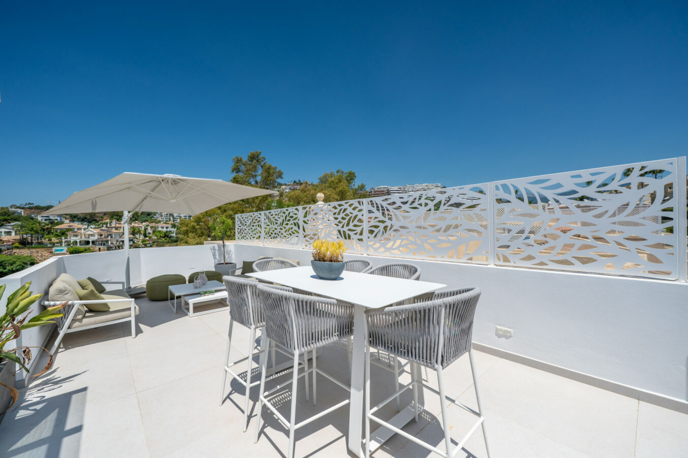 FOR SALE 🏡 Stylish Designer Townhouse with Panoramic Views – La Quinta Hills, Benahavís