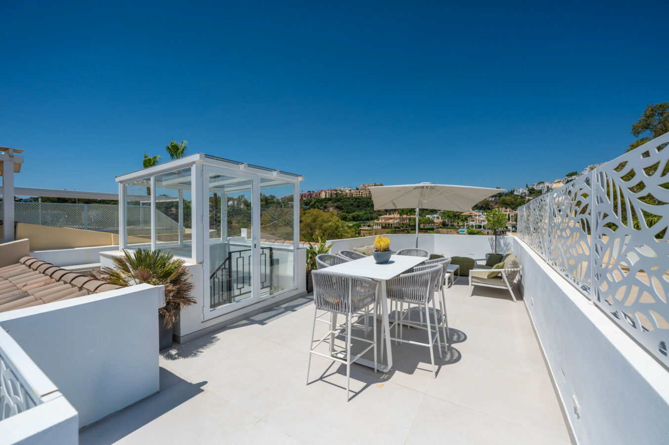 FOR SALE 🏡 Stylish Designer Townhouse with Panoramic Views – La Quinta Hills, Benahavís