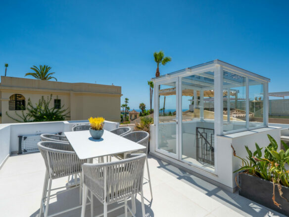 FOR SALE 🏡 Stylish Designer Townhouse with Panoramic Views – La Quinta Hills, Benahavís