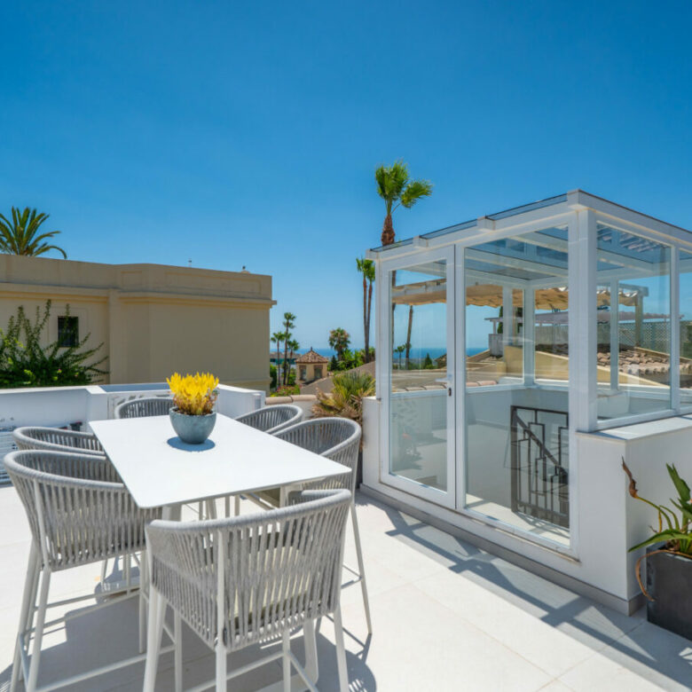 FOR SALE 🏡 Stylish Designer Townhouse with Panoramic Views – La Quinta Hills, Benahavís