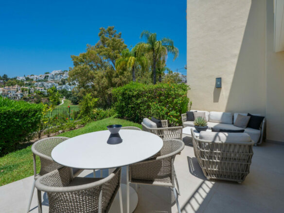 FOR SALE 🏡 Stylish Designer Townhouse with Panoramic Views – La Quinta Hills, Benahavís