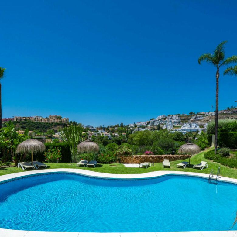 FOR SALE 🏡 Stylish Designer Townhouse with Panoramic Views – La Quinta Hills, Benahavís