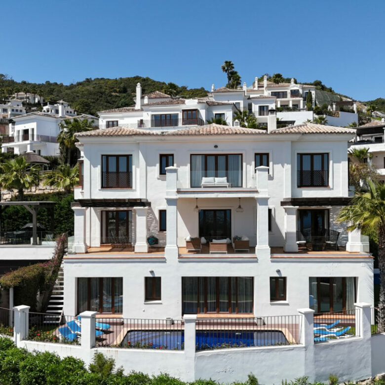 FOR SALE 🏡 Spacious Villa in 24h Gated Community – Benahavís Hills, Benahavís