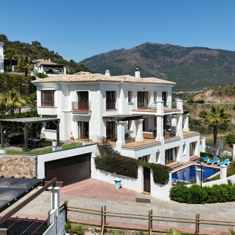 FOR SALE 🏡 Spacious Villa in 24h Gated Community – Benahavís Hills, Benahavís