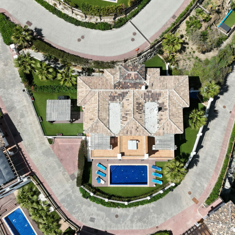 FOR SALE 🏡 Spacious Villa in 24h Gated Community – Benahavís Hills, Benahavís