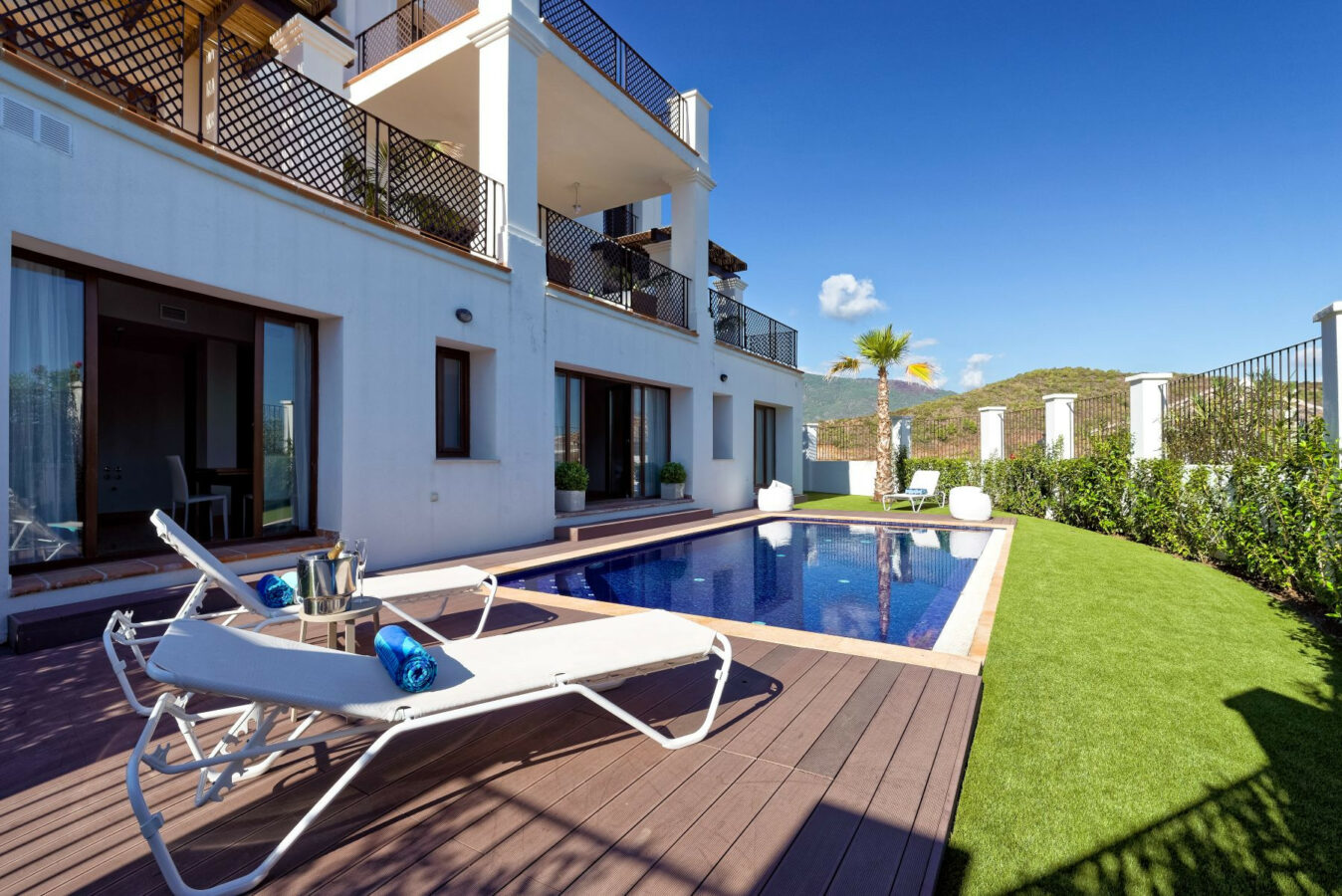 FOR SALE 🏡 Spacious Villa in 24h Gated Community – Benahavís Hills, Benahavís