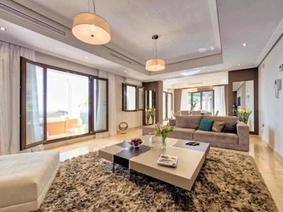 FOR SALE 🏡 Spacious Villa in 24h Gated Community – Benahavís Hills, Benahavís