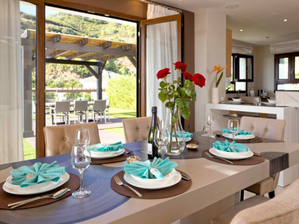 FOR SALE 🏡 Spacious Villa in 24h Gated Community – Benahavís Hills, Benahavís