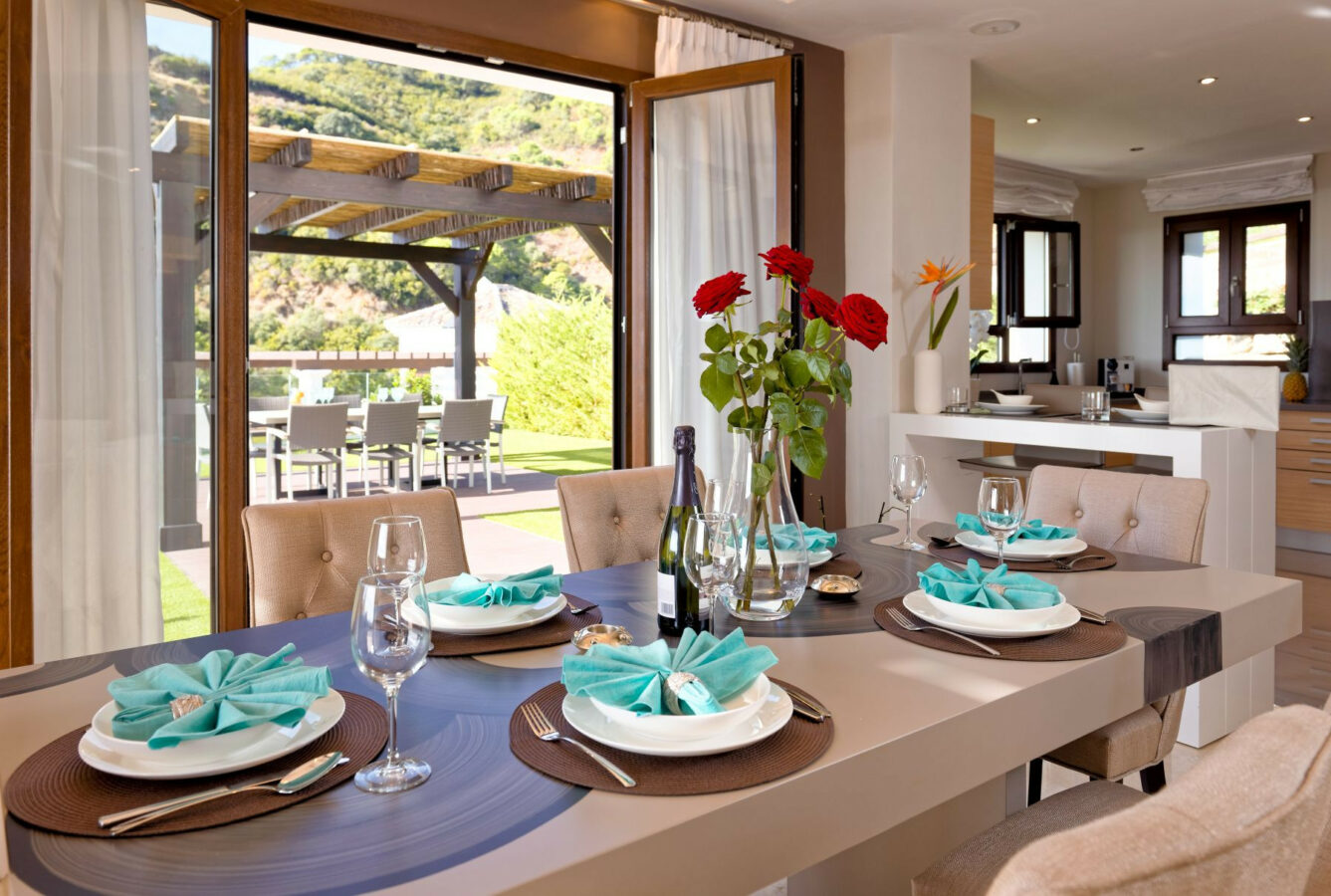 FOR SALE 🏡 Spacious Villa in 24h Gated Community – Benahavís Hills, Benahavís