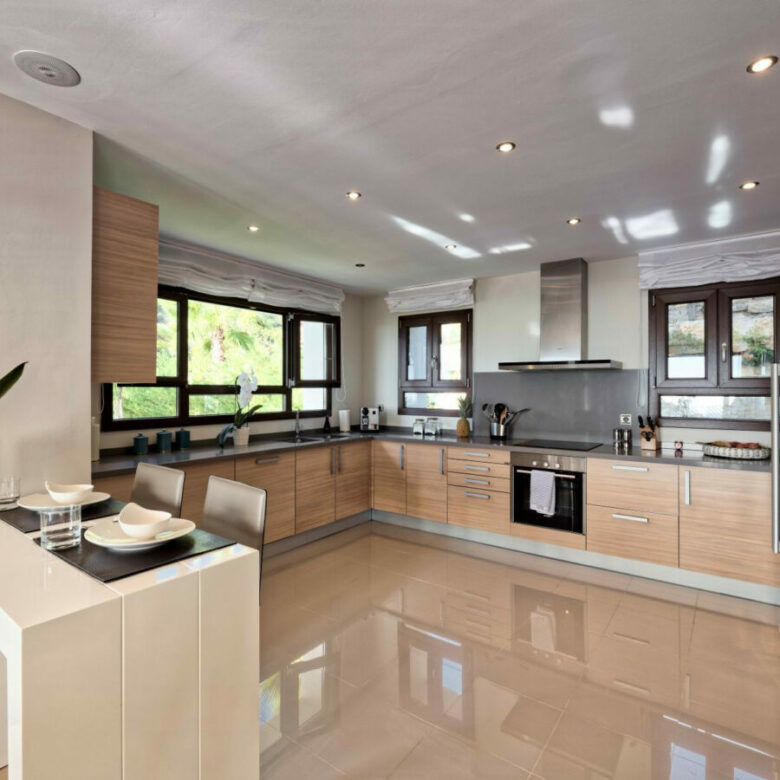 FOR SALE 🏡 Spacious Villa in 24h Gated Community – Benahavís Hills, Benahavís