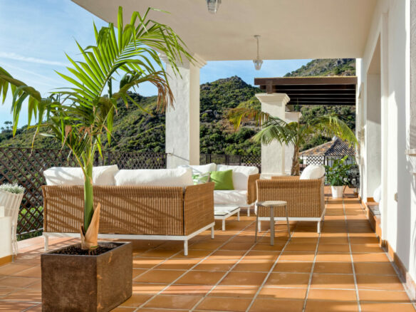 FOR SALE 🏡 Spacious Villa in 24h Gated Community – Benahavís Hills, Benahavís