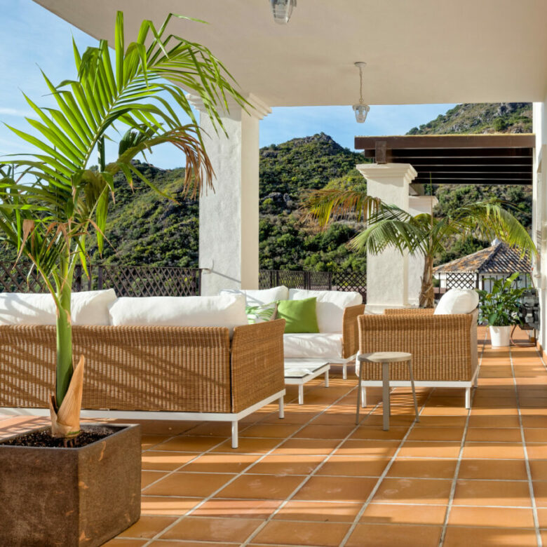 FOR SALE 🏡 Spacious Villa in 24h Gated Community – Benahavís Hills, Benahavís