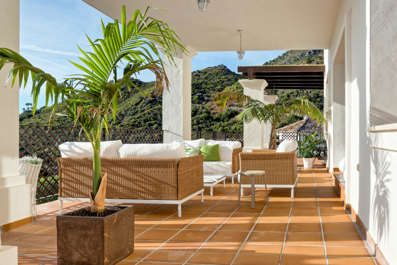 FOR SALE 🏡 Spacious Villa in 24h Gated Community – Benahavís Hills, Benahavís