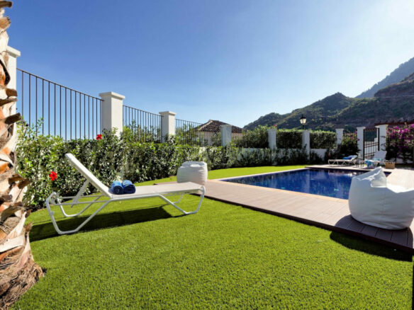 FOR SALE 🏡 Spacious Villa in 24h Gated Community – Benahavís Hills, Benahavís