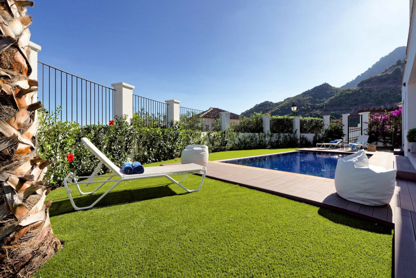 FOR SALE 🏡 Spacious Villa in 24h Gated Community – Benahavís Hills, Benahavís