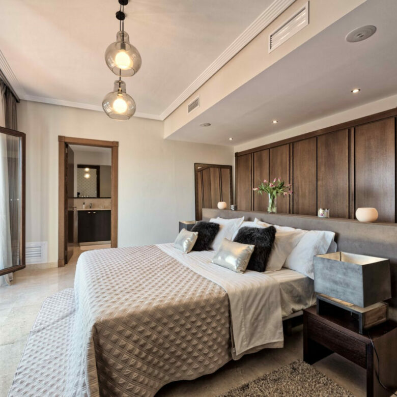 FOR SALE 🏡 Spacious Villa in 24h Gated Community – Benahavís Hills, Benahavís