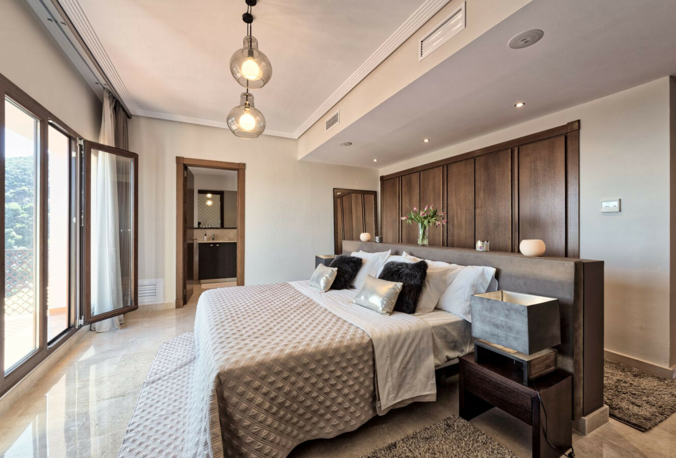 FOR SALE 🏡 Spacious Villa in 24h Gated Community – Benahavís Hills, Benahavís