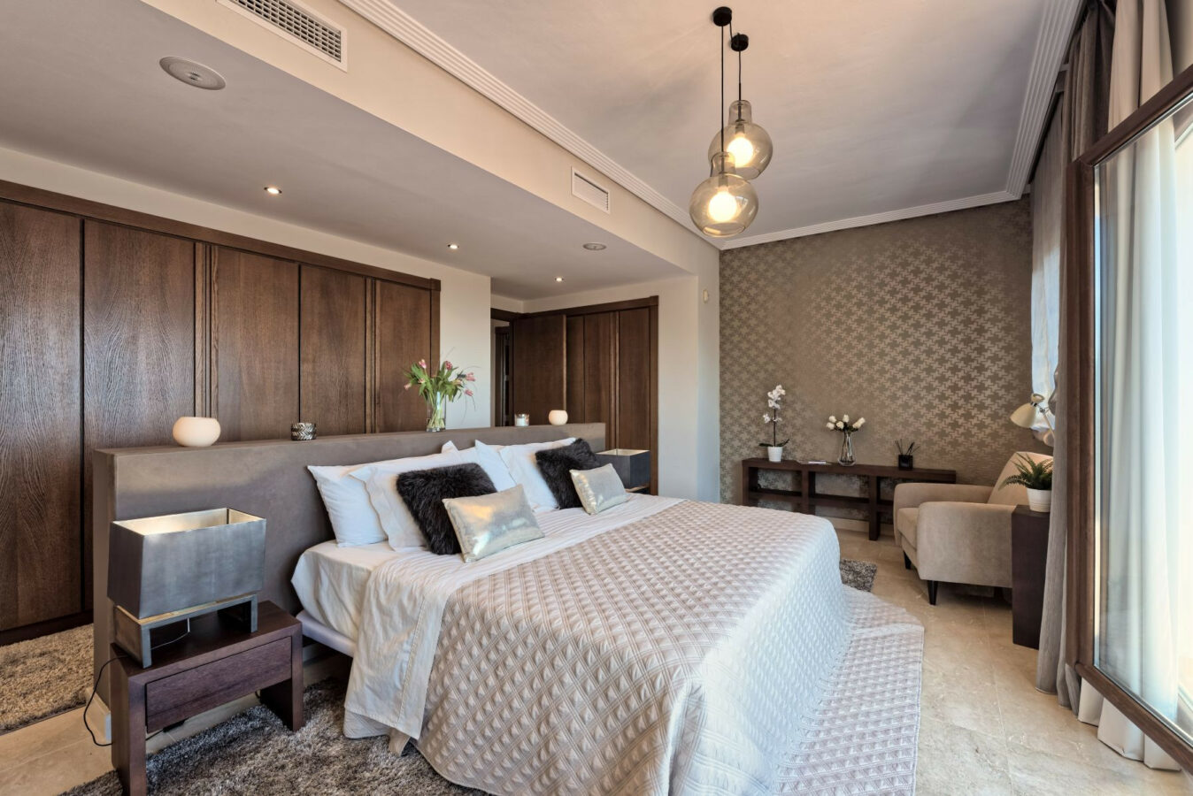 FOR SALE 🏡 Spacious Villa in 24h Gated Community – Benahavís Hills, Benahavís