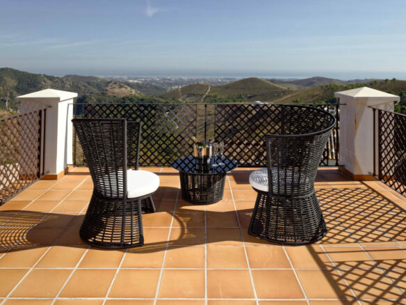 FOR SALE 🏡 Spacious Villa in 24h Gated Community – Benahavís Hills, Benahavís