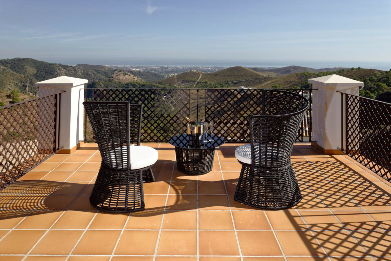 FOR SALE 🏡 Spacious Villa in 24h Gated Community – Benahavís Hills, Benahavís