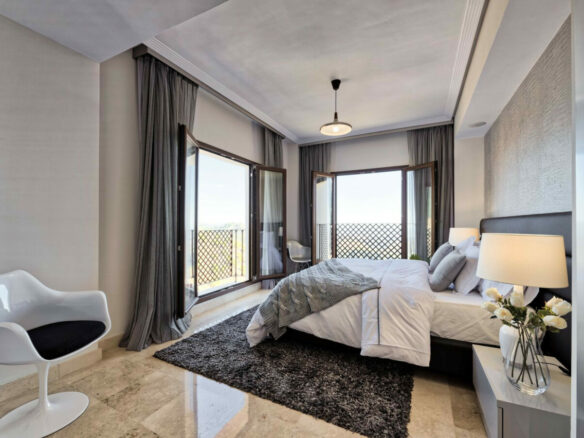 FOR SALE 🏡 Spacious Villa in 24h Gated Community – Benahavís Hills, Benahavís